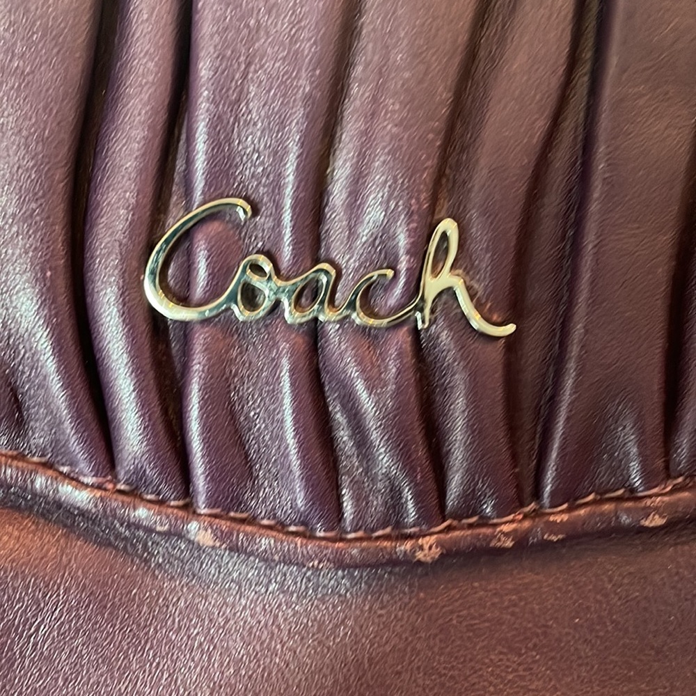 Genuine leather authentic Coach bag. In pre owned condition - Picture 2 of 9